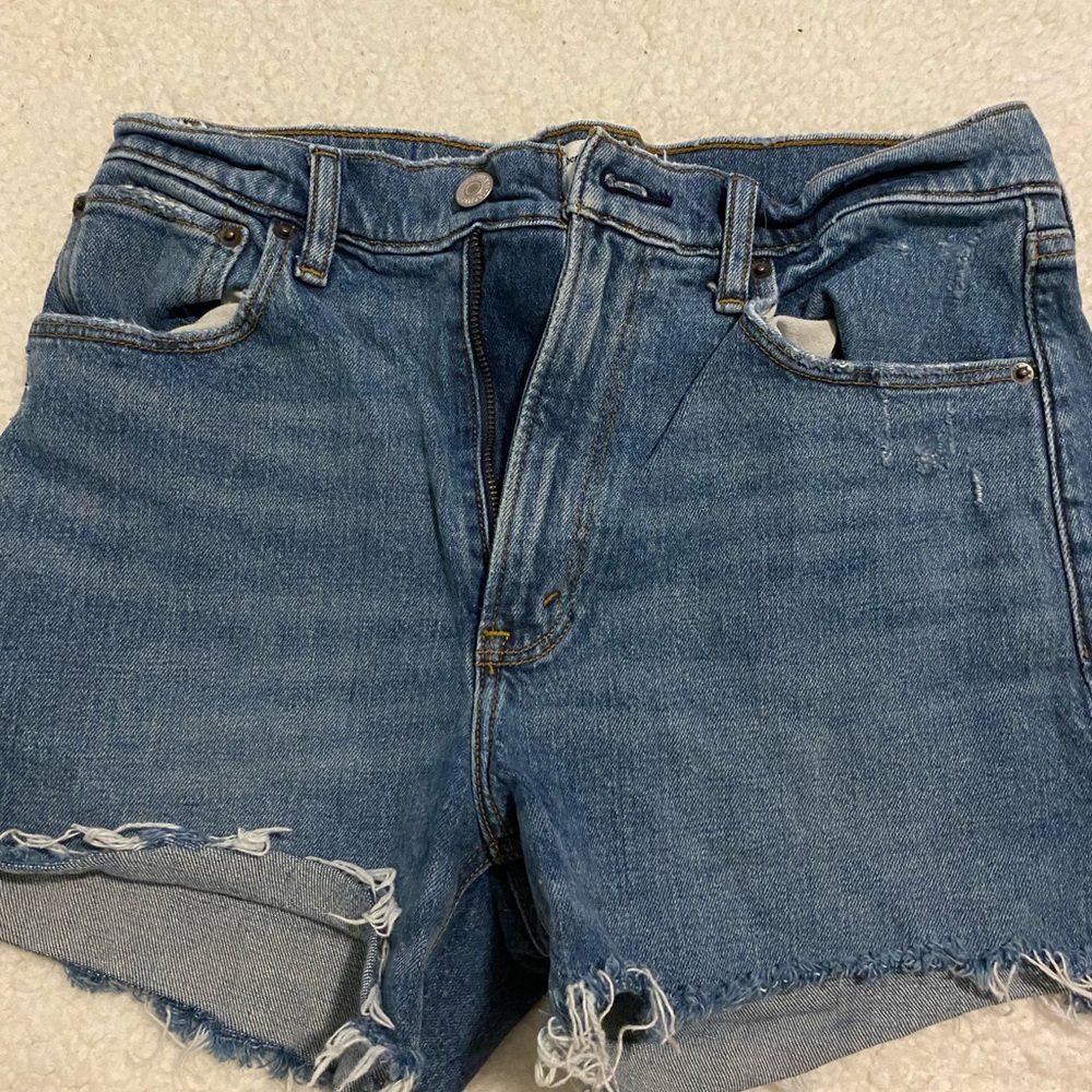 ABERCROMBIE 4 INCH CURVE LOVE MOM SHORTS